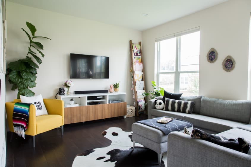 House Tour: A Photographer's High-Contrast Home | Apartment Therapy - High Contrast Apartment Decor With Unique Textures